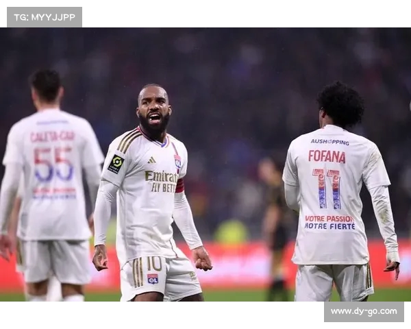 西甲降级区激战正酣 多支球队面临生死考验 竞争愈加白热化